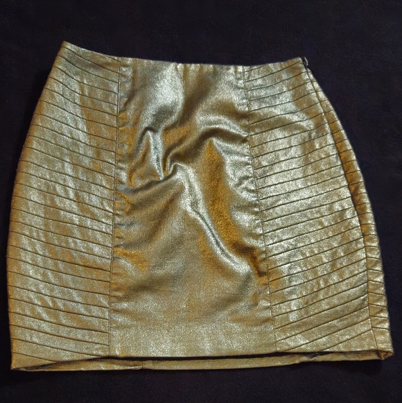 Cameo Shimmering Gold Metallic Mini Skirt - Size - Small - Picture 5 of 10